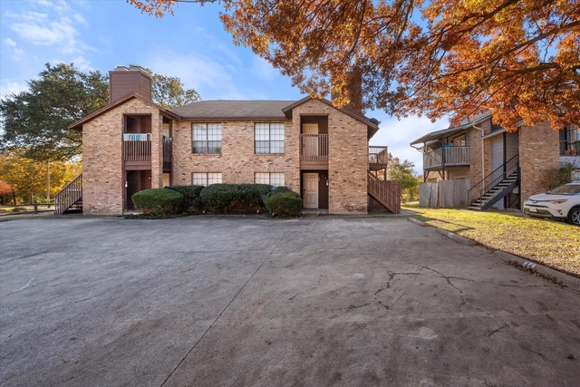 406 E Denton Drive - Photo 1
