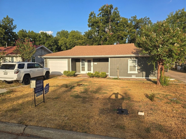 705 Vine Street - Photo 1