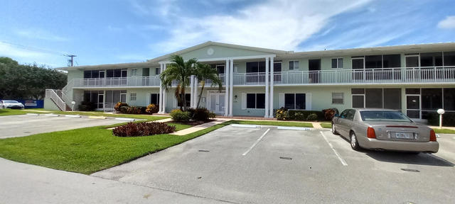 2100 Ne 38th Street - Photo 1