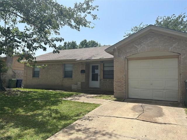 705 Lawson Drive - Photo 1