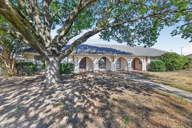 4902 Inverness Avenue - Photo 1