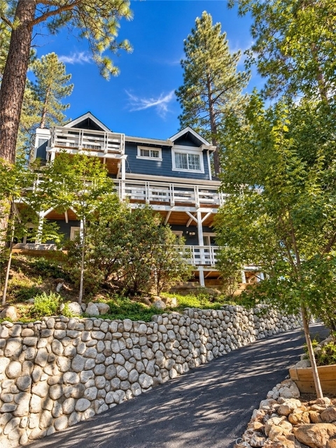 27313 Pinewood - Photo 1