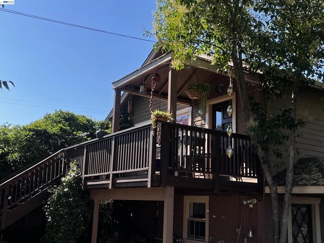 250 Clearlake Ave - Photo 1
