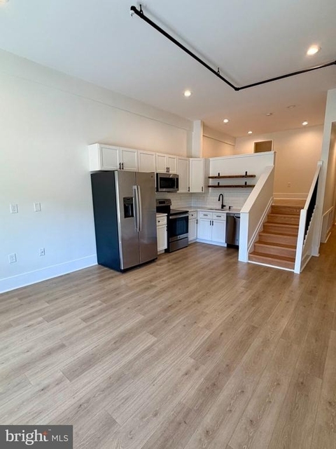 631 S Broadway - Photo 1