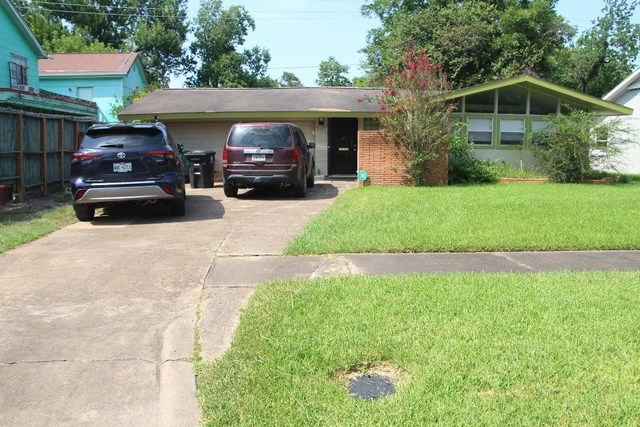 3407 Wentworth Street - Photo 1