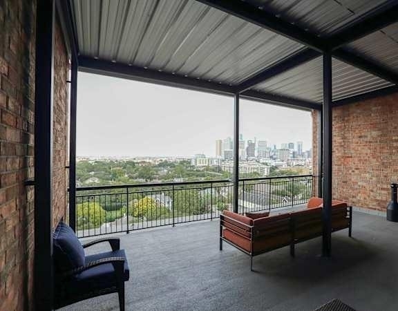 230 W Alabama Street - Photo 1