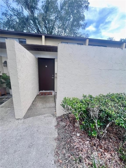 2508 Sw 35th Place - Photo 1