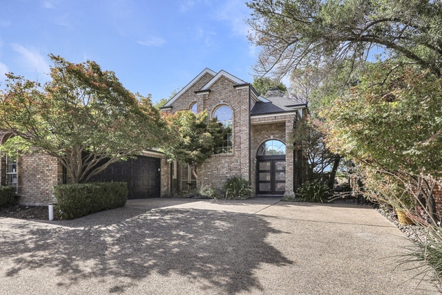 2912 Bluffview Drive - Photo 1