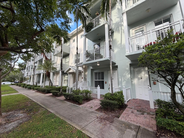 252 Sw 14th Avenue - Photo 1