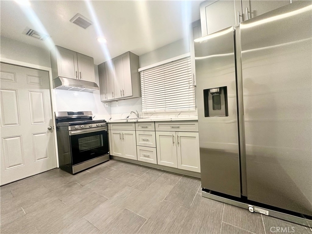 15746 1/2 Magnolia Boulevard - Photo 1