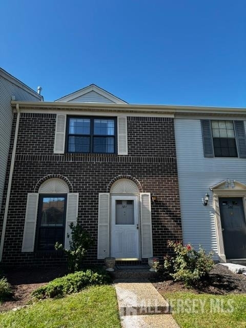 181 Hampshire Court - Photo 1