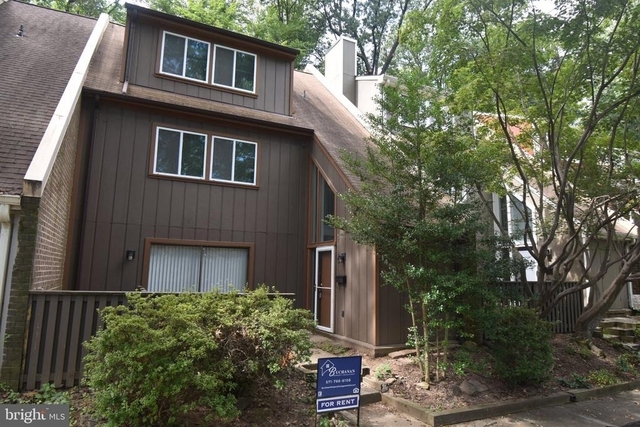 1436 Greenmont - Photo 1