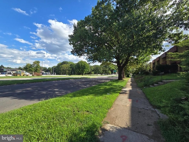 7528 E Roosevelt Boulevard S - Photo 1