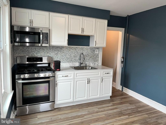 449 N York Street - Photo 1