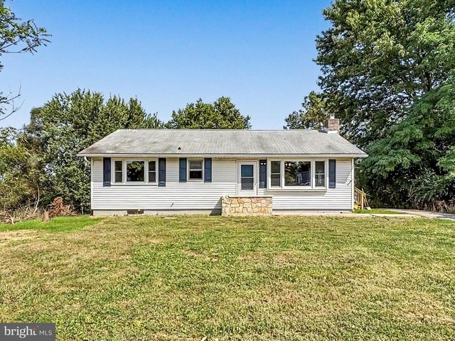 4615 Lincoln Way E - Photo 1
