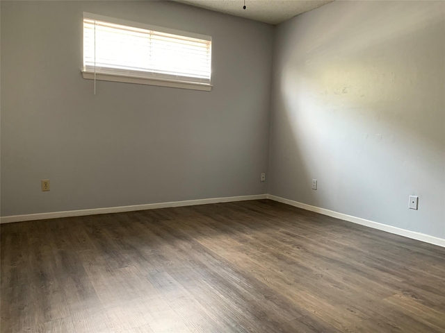 820 Houston St - Photo 1