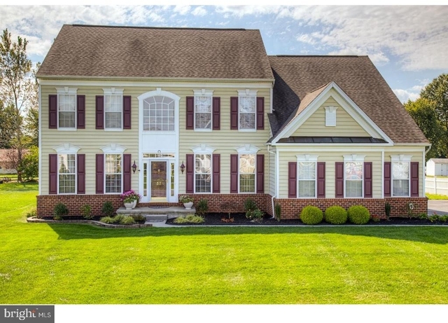 33 Hempstead Drive - Photo 1