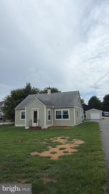 2318 S Dupont Boulevard - Photo 1