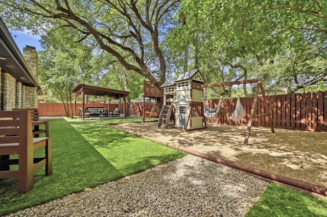 303 Pin Oak Dr - Photo 1