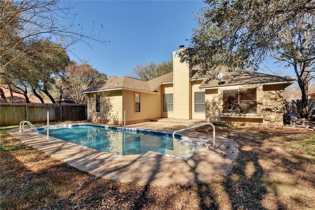 15811 De Peer Ave - Photo 1