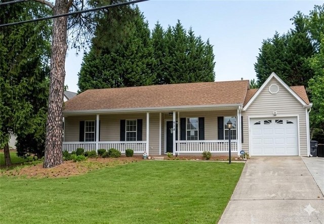 915 Clover Lane - Photo 1