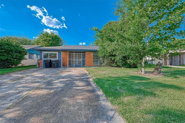 4307 Akard Street - Photo 1