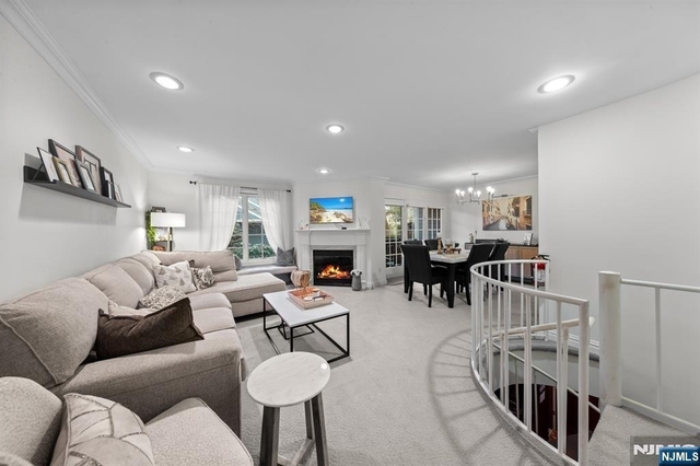 208 Cambridge - Photo 1