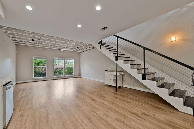 1616 Elgin Street - Photo 1