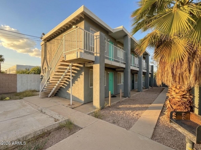 909 E Roosevelt Street - Photo 1