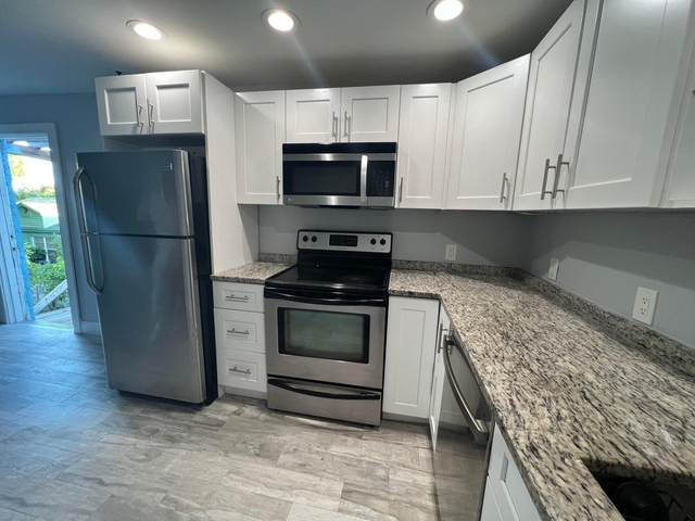 817 S L Street - Photo 1