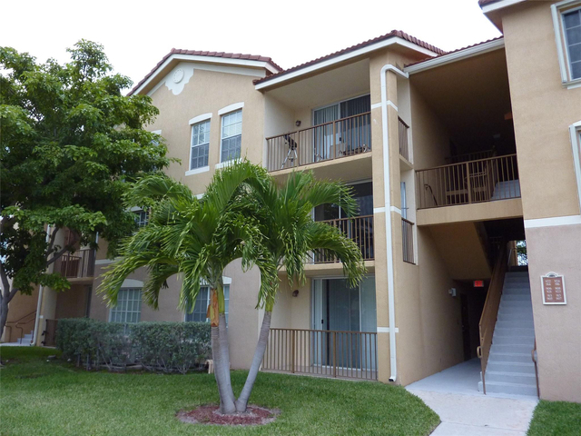 913 Villa Circle - Photo 1