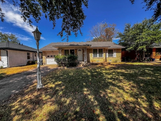 2629 Maverick Avenue - Photo 1