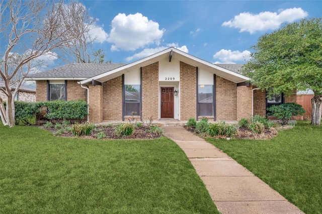 2209 Travis Drive - Photo 1