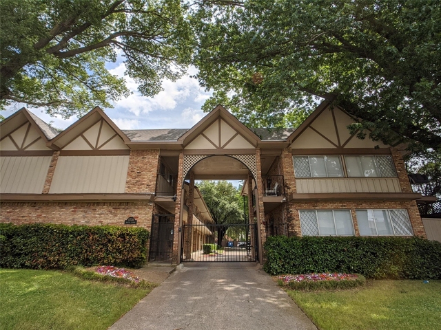 5730 Martel Avenue - Photo 1