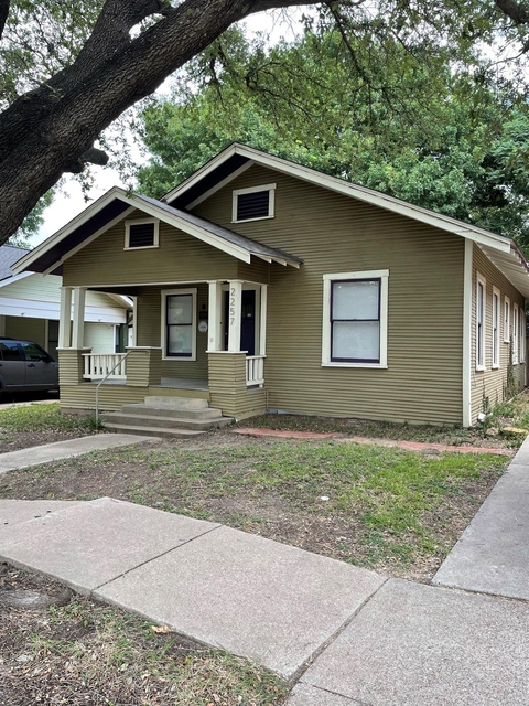 2257 College Avenue - Photo 1