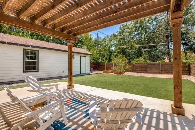 2744 Catherine Street - Photo 1