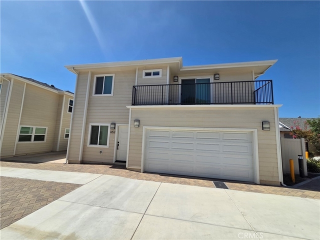 652 W Grand Avenue - Photo 1