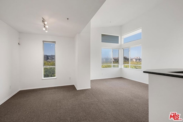 6400 Crescent Parkway - Photo 1