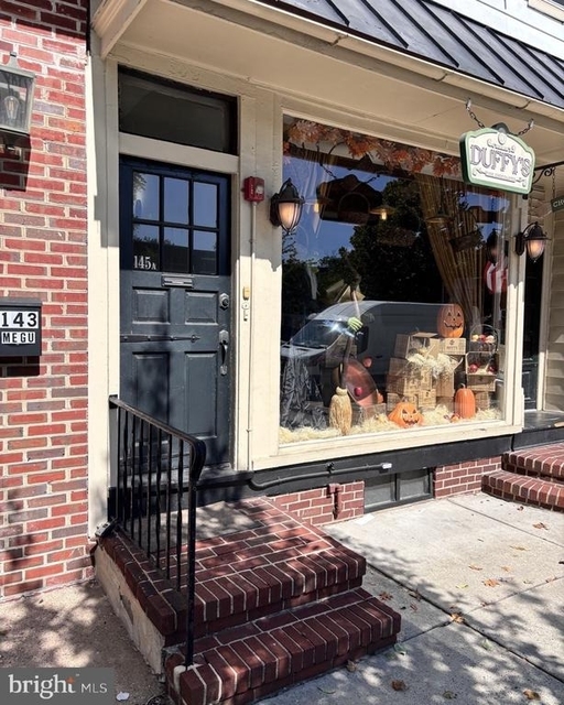 145 Kings Highway E - Photo 1