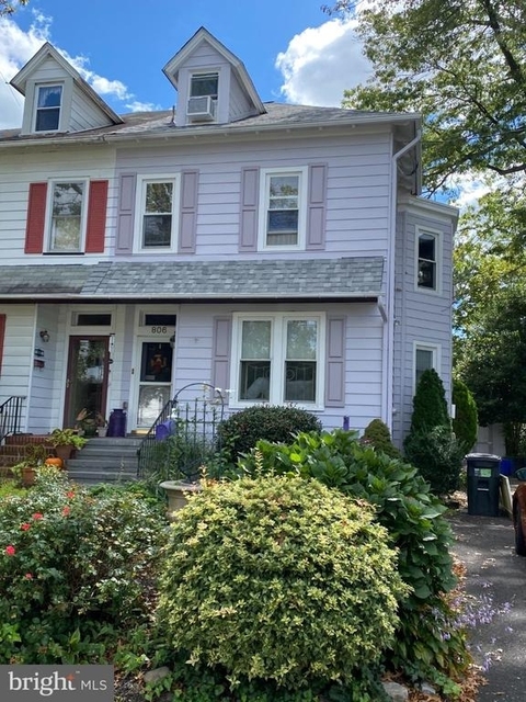 806 Linwood Avenue - Photo 1