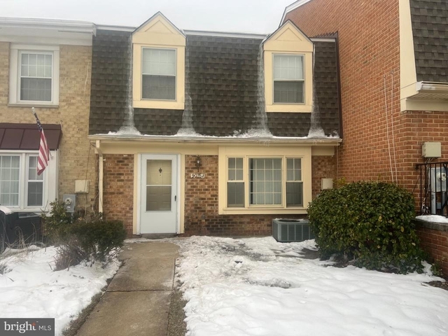 9035 N Laurel Road - Photo 1