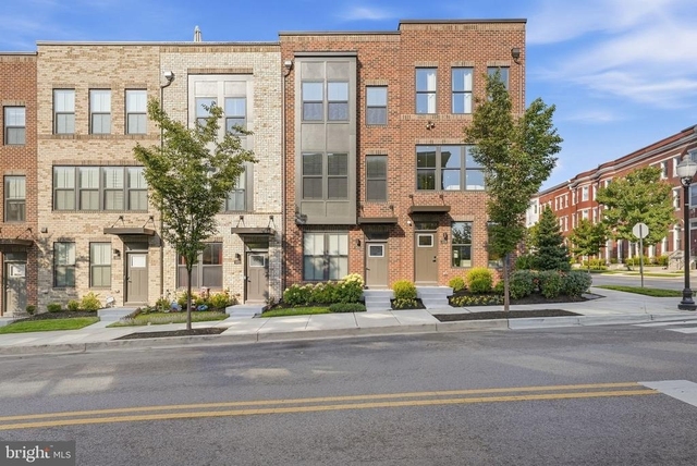 1834 Park Avenue - Photo 1