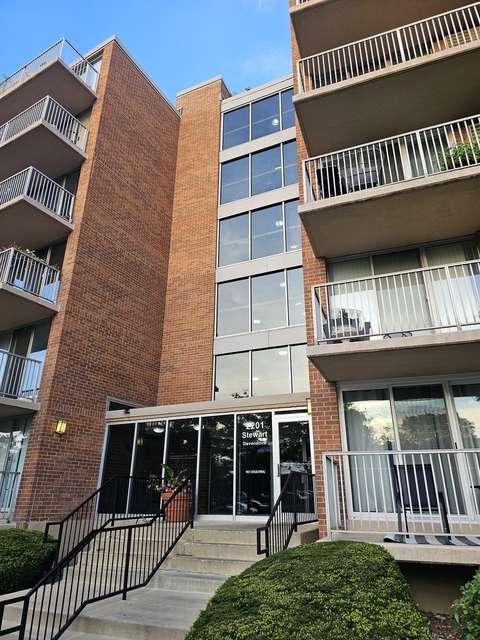 2201 S Stewart Avenue S - Photo 1