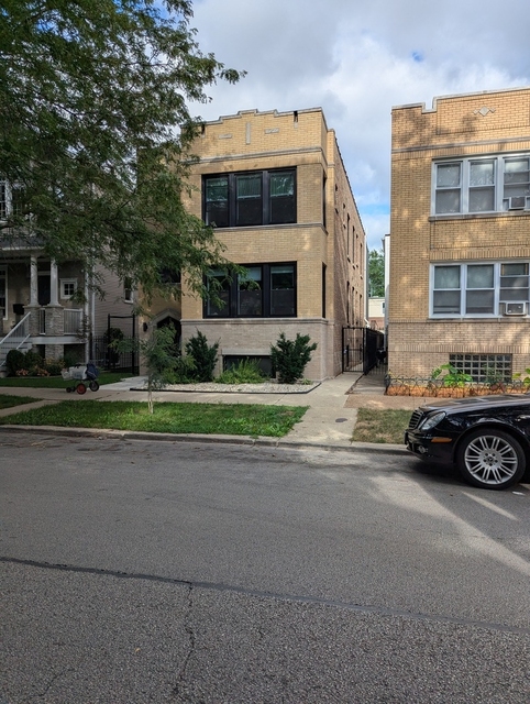3707 N Sacramento Avenue - Photo 1