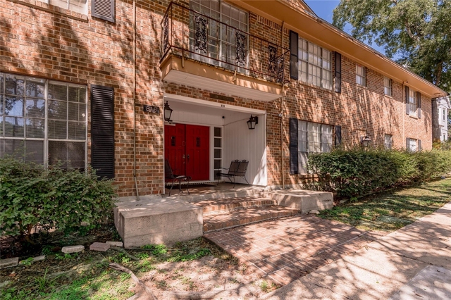 818 University Avenue - Photo 1