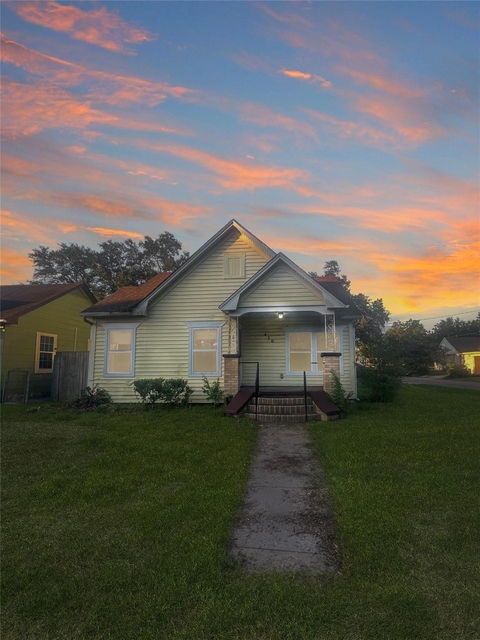 410 E Humble Street - Photo 1