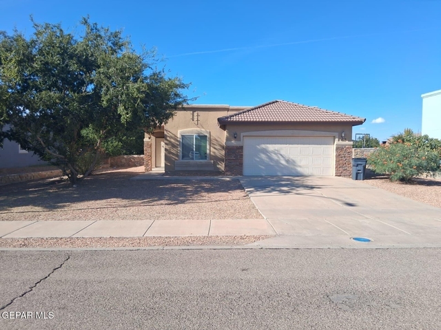 613 Valley Plum Avenue - Photo 1