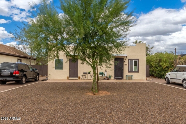 3434 E Cambridge Avenue - Photo 1