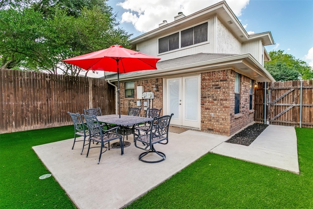 529 Essex Place - Photo 1