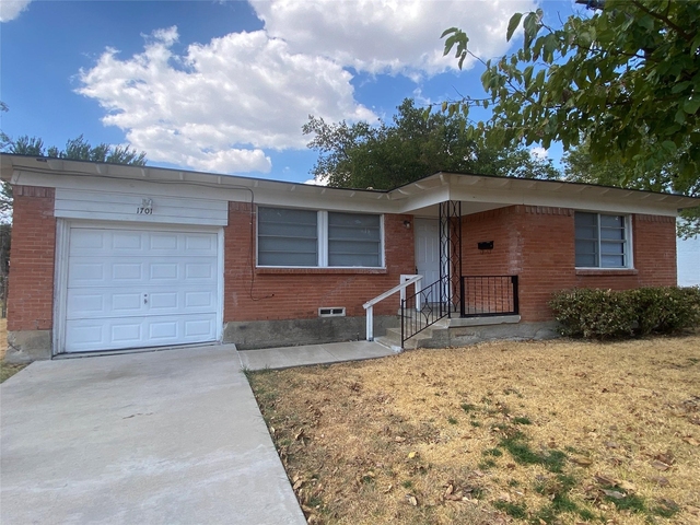 1701 Longview Street - Photo 1